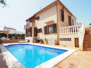 Casa con piscina privada, 4 habitaciones, BBQ, WiFi, cerca playa Riells, Torroella de Montgrí. - ES-325-27